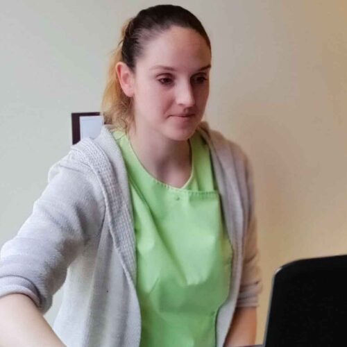 Lehet, hogy épp Hajni fogadja a hívásotokat