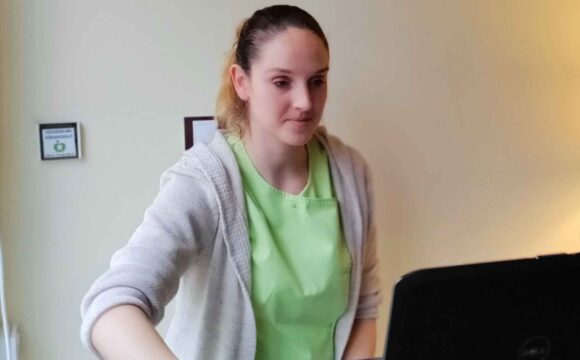 Lehet, hogy épp Hajni fogadja a hívásotokat